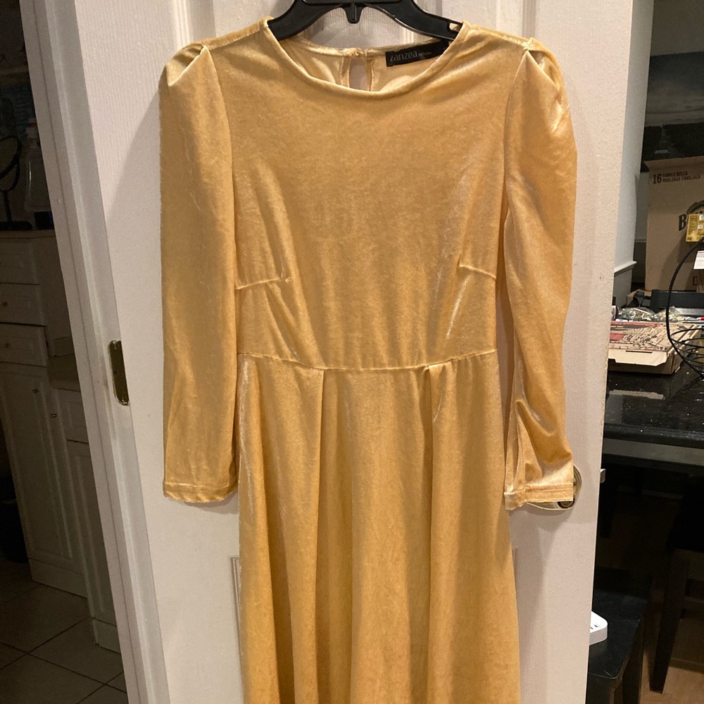 Cute! Golden velvet dress